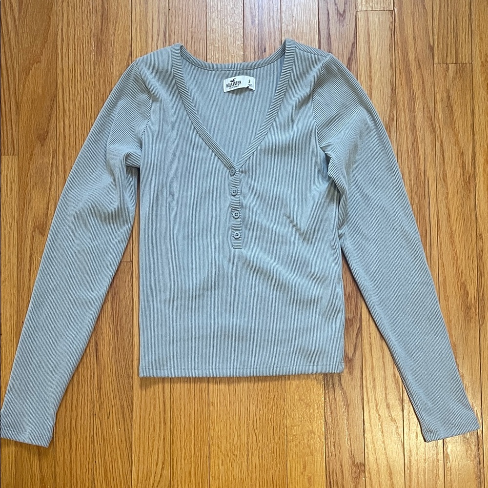 Hollister Ribbed Gray V-Neck top
